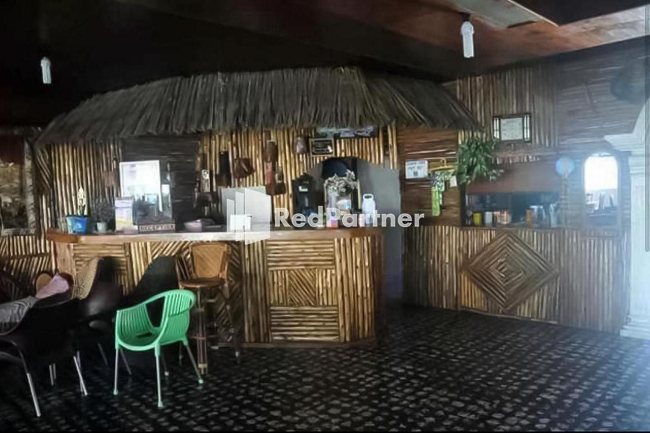 Bernard Guest House & Resto Redpartner Ambarita エクステリア 写真